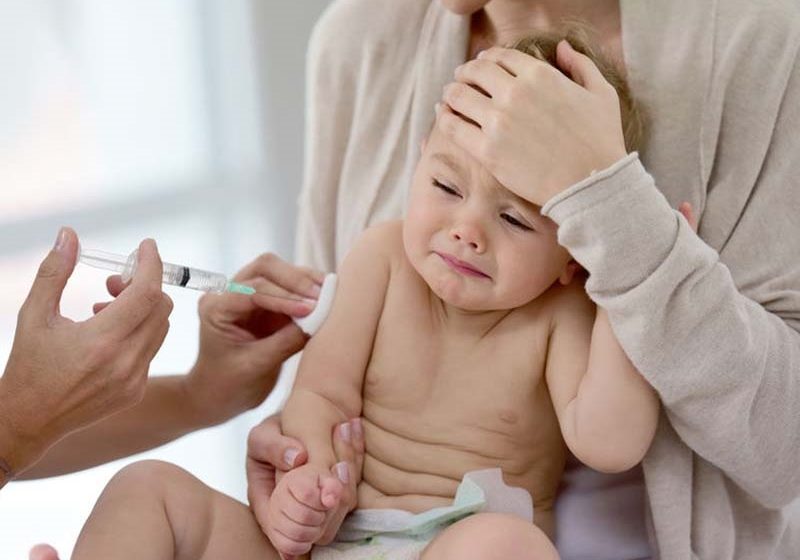  روش های کاهش درد پس از واکسن در کودک